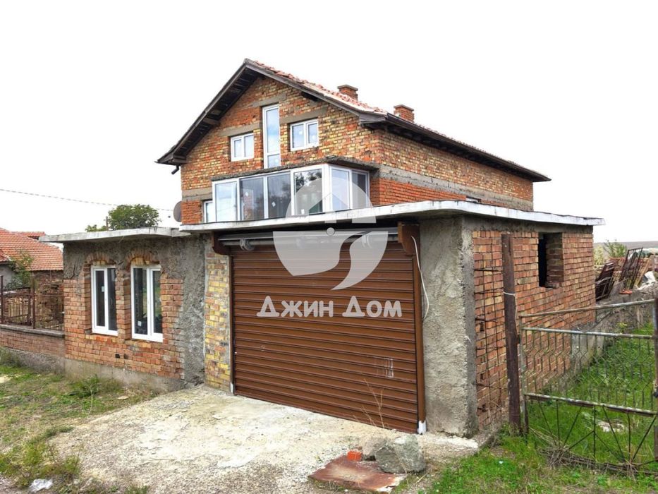 Двуетажна къща с двор и ГАРАЖ в село Винарско, обл. Бургас