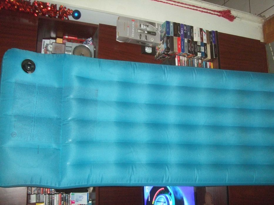 Saltea cu pompă Intex