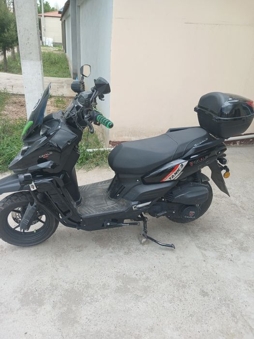 Sroʻchni sotiladi skuter Tank 150 kub