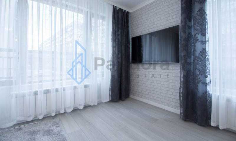 Луксозен двустаен апартамент под наем в кв. Дианабад