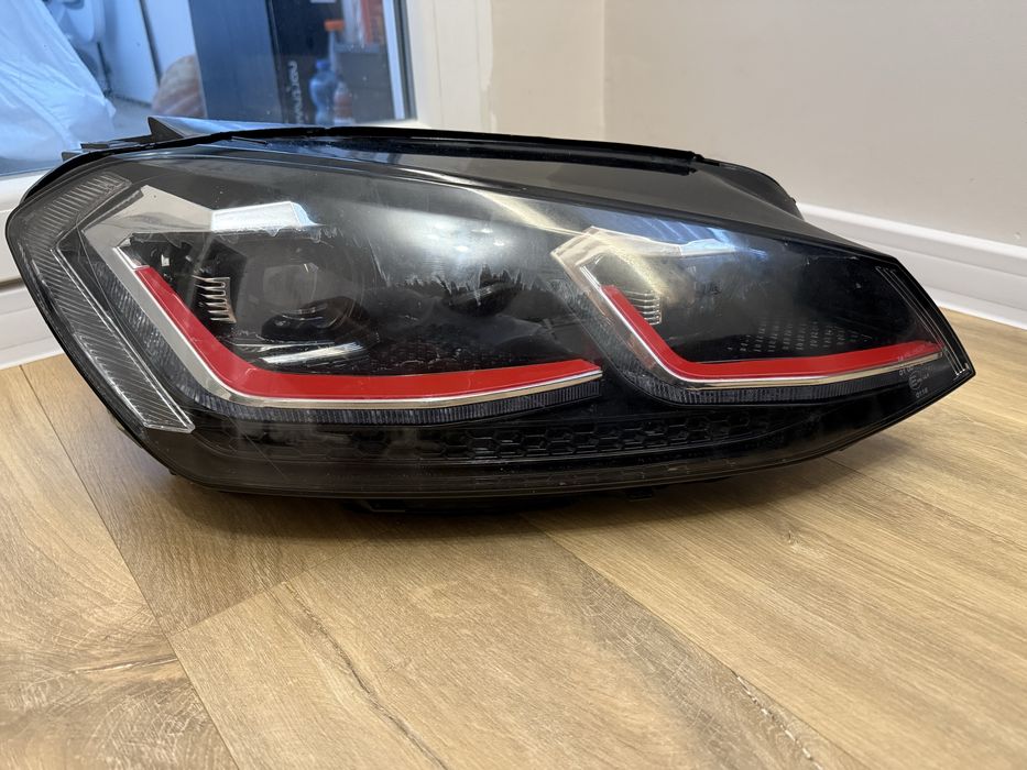 Десен LED фар VW GOLF 7 / 7.5 GTI