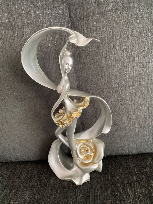 Продам статуэтки