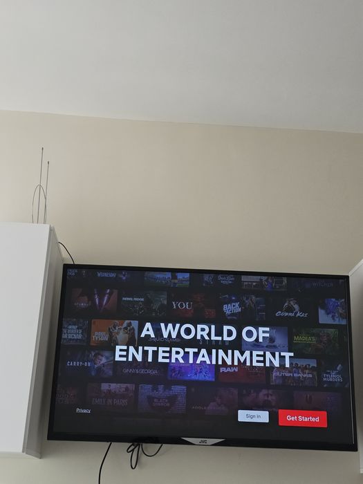 Смарт телевизор JVC 47"