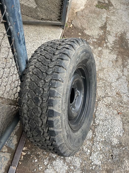 Гуми GOODYEAR и джанти за Уаз