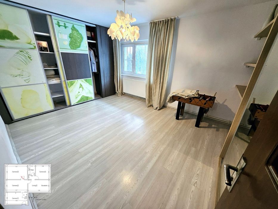 Direct proprietarii ofera spre vanzare apartament de 4 camere pretabil si firma