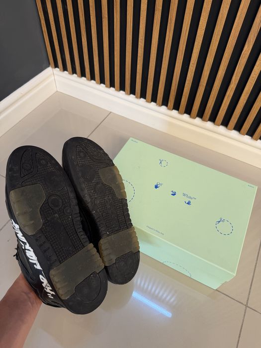 Vand Off White Out of Office