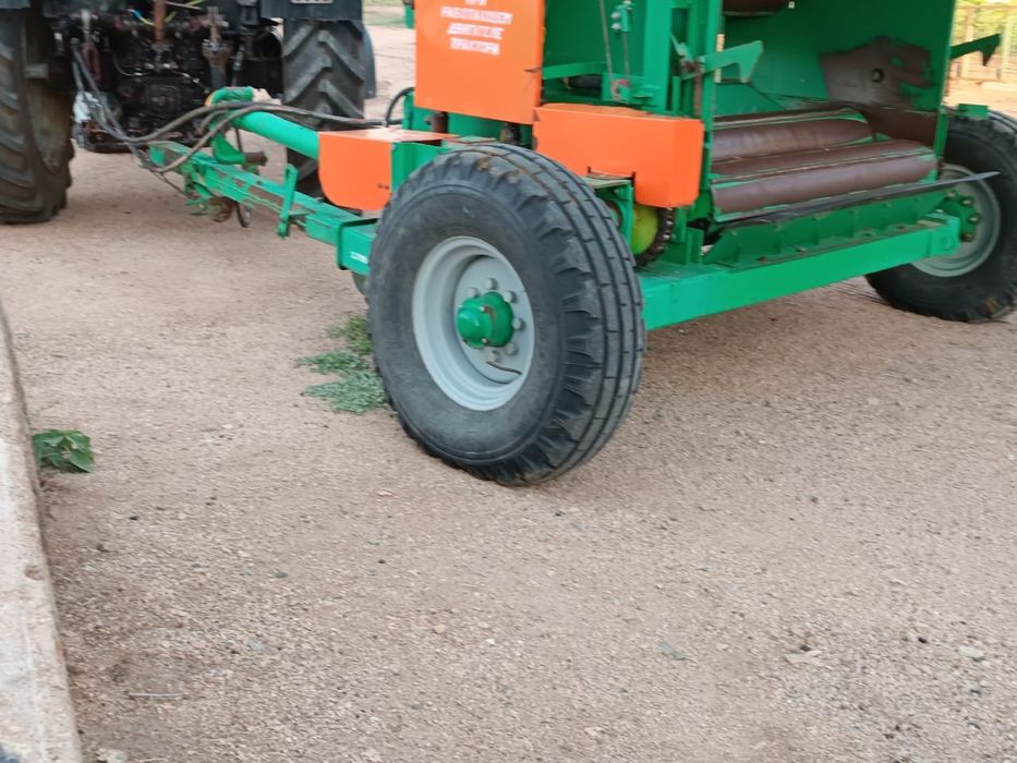 Пресс-подборщик рулонный