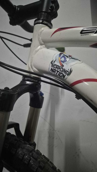 Se vinde bicicleta cross-country