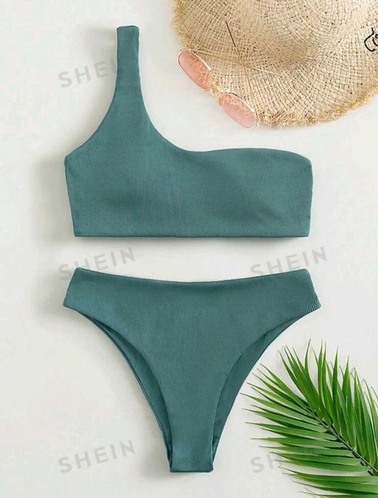 Нови бански костюми