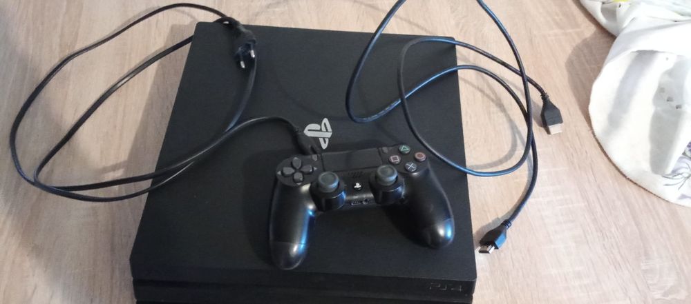 Vand consola de jocuri Ps4 Pro