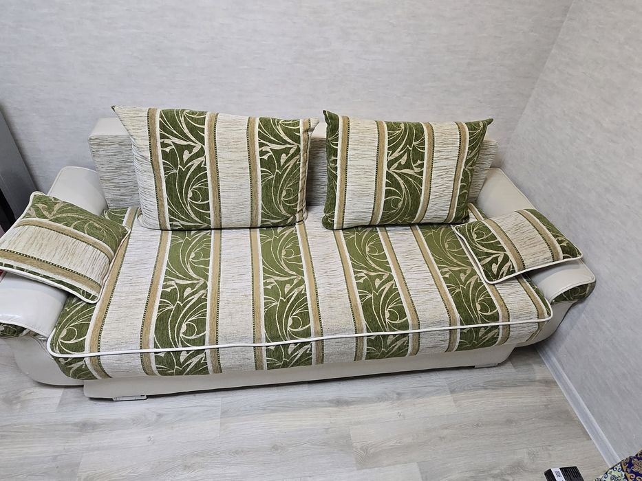 Срочно продаётся диван