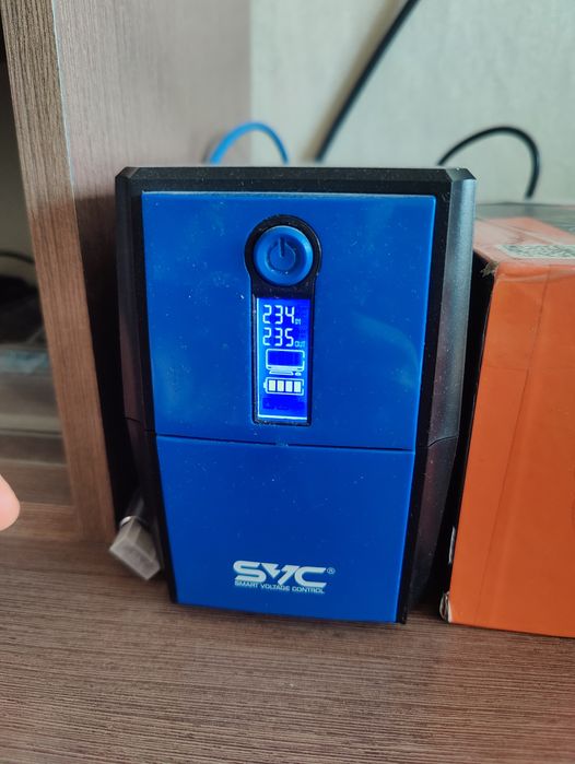 ИБП svc v-1000-lcd