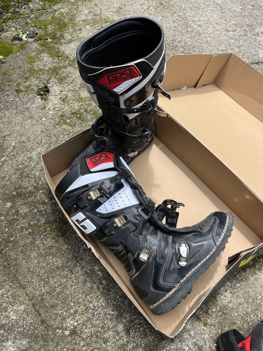 мотокрос ботуши очила брич мото наколенки