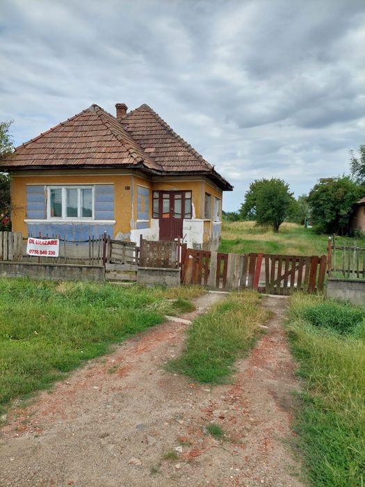 Vand teren cu casa nelocuibila Mocira