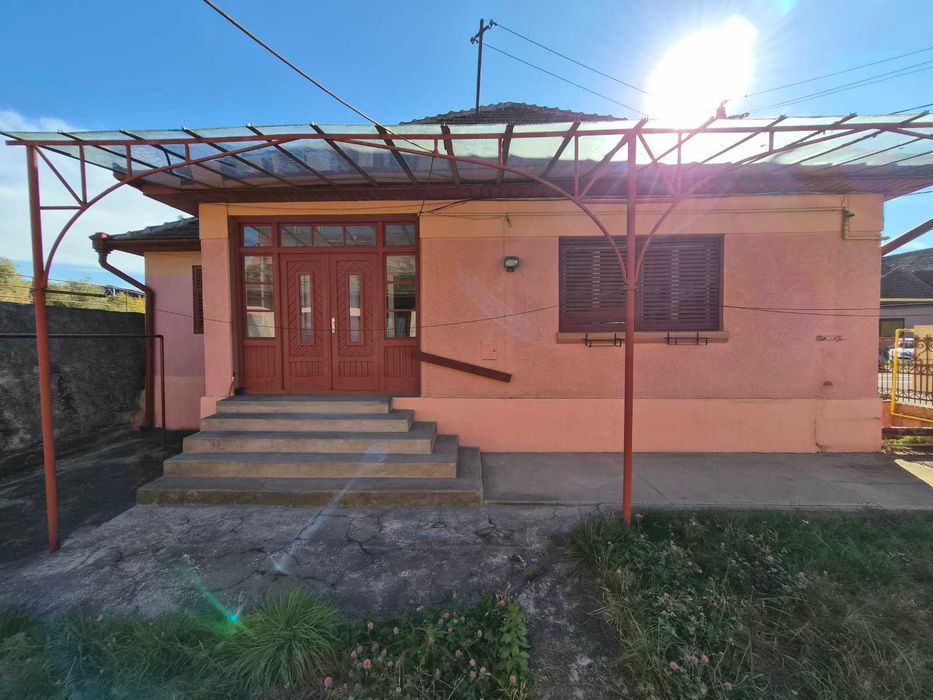 Oportunitate excelentă de investiție! Casă individuală în Mediaș,  Piața Miron Costin (Zona A).