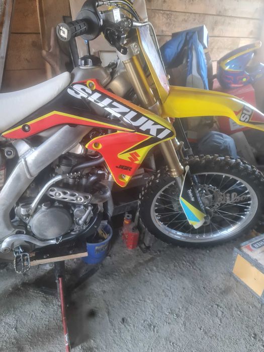 Suzuki rmz 250 . 2012  foarte bine intreținut, schimb cu wv t4