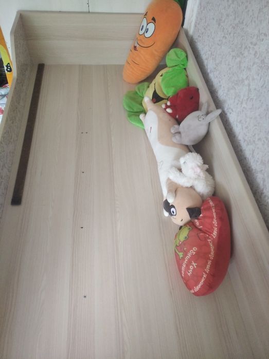 Продам кровать - чердак.