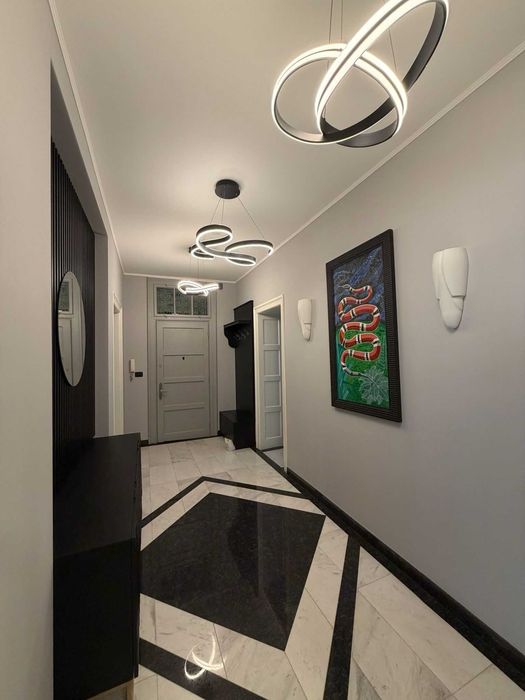 Inchiriem apartament la casa 3 camere - 2 bai - 105 mp - garaj - Central