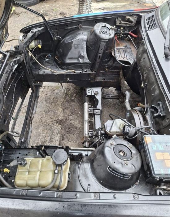 Bmw e30 320i touring fara rugina