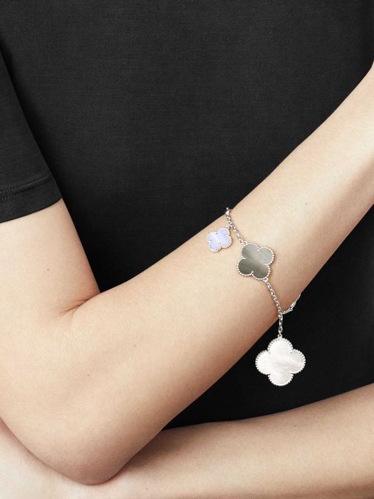 Van Cleef & Arpels VCA White Gold Mother Magic Alhambra Дамска Гривна