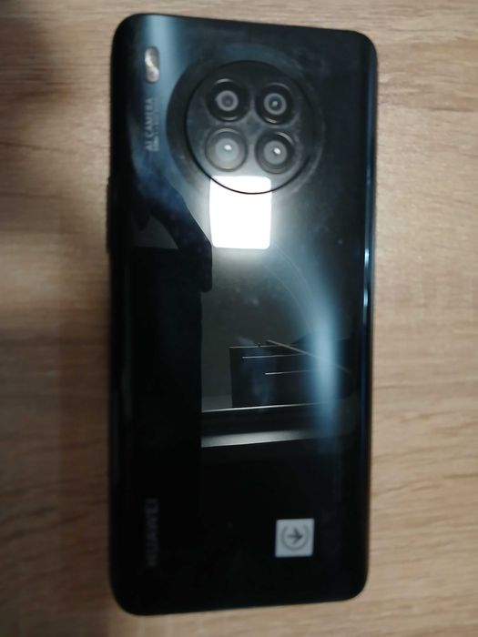 Продавам смартфон huawey nova 8i