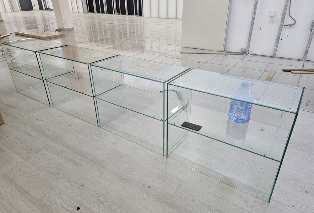 Витрина из стекла