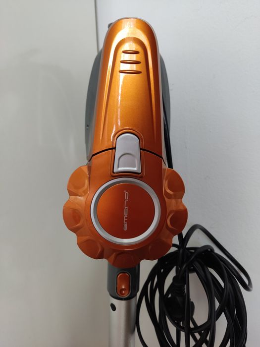 Aspirator vertical Emerio cu fir