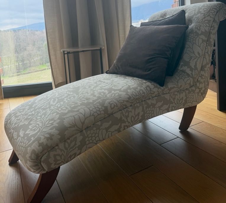 Елегантна кушетка Laura Ashley – Отлично състояние