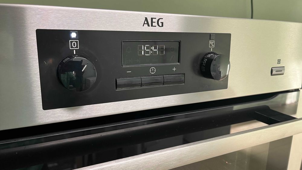 Фурна AEG серия 6000 SteamBake