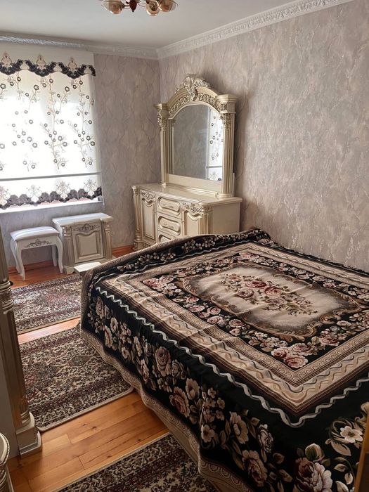 3 зонали уй сотилади.5 этажли дом 2 этаж.Ориентир Севинч ресторан.