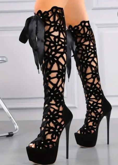 Продам сапожки женские