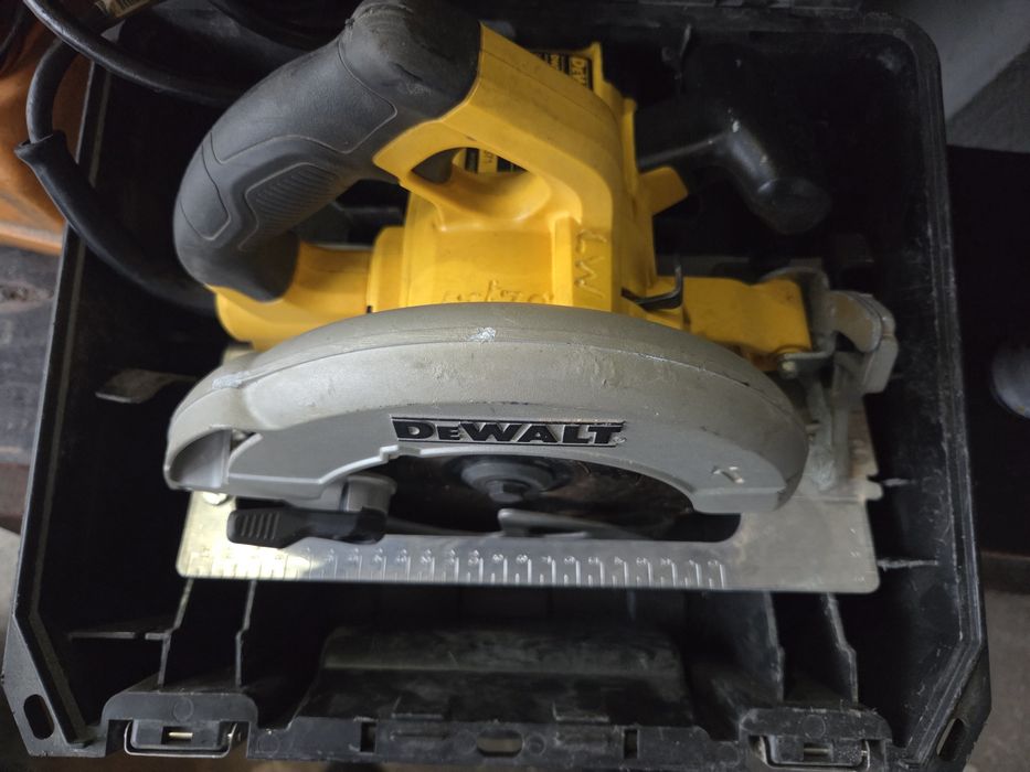 Circular DeWalt 1600w