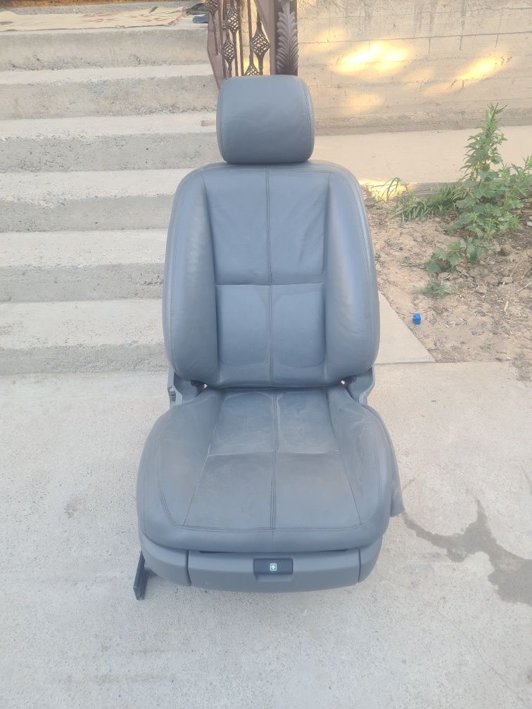 Сиденья мерседес w221. Сиденья мерседес 221. Сидения на мерс 166 gl. Сиденья w221. Сиденья мерседес 221.