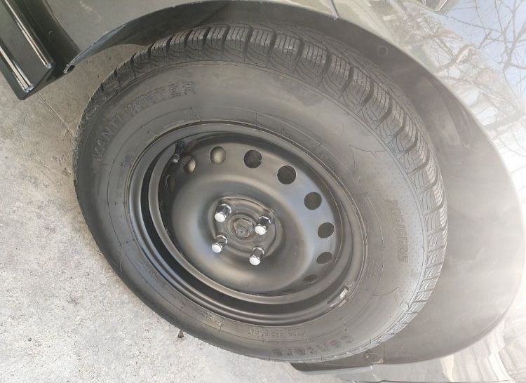 Срочно продоётся зимний резина новая