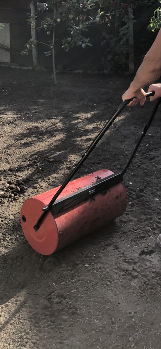 Валяк за трева под наем