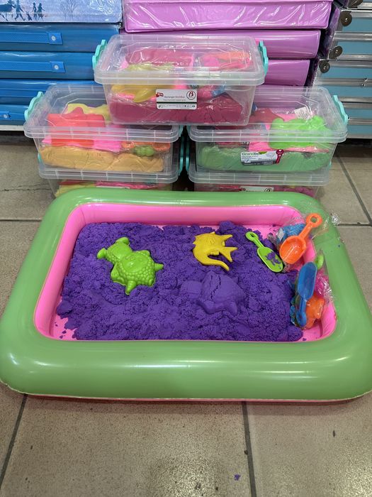 Кинетический песок для детей 2 кг + бассейн и формa Castrum Toys