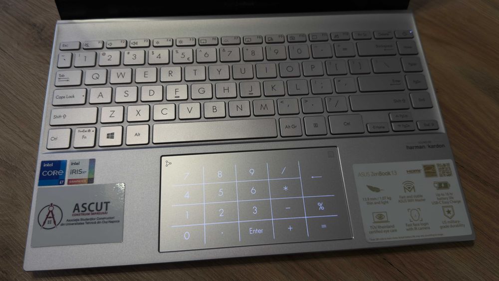 Laptop ASUS ZenBook 13 (UX325E)