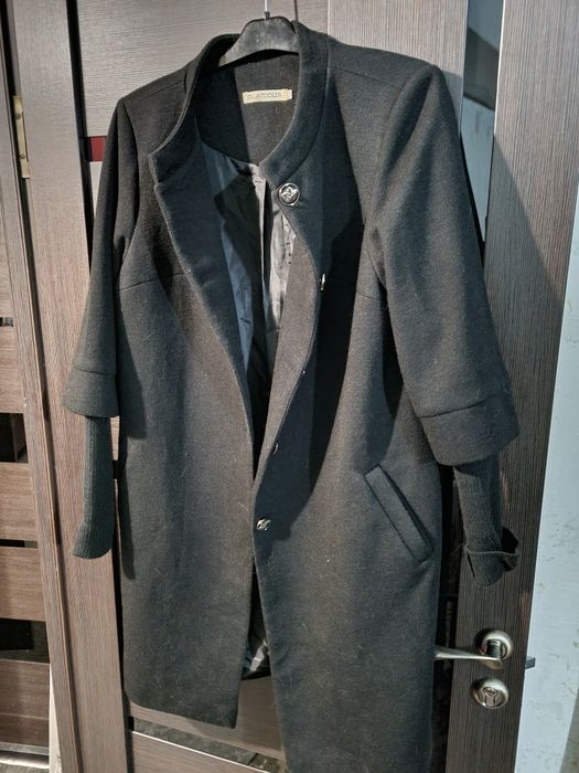 Чёрное пальто 52