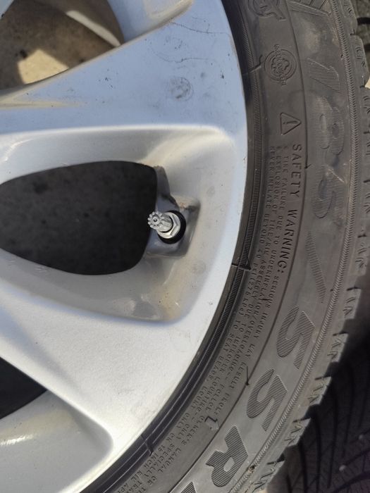 Jante aluminiu 4 X100 pe 15. Cu anvelope M+S . 185/55R15.