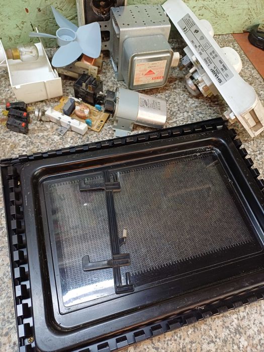 Микровълнова фурна  SHARP  R210A за части