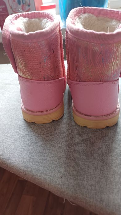 Продам детские угги 4000тг.