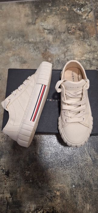Детски Tommy Hilfiger 30номер