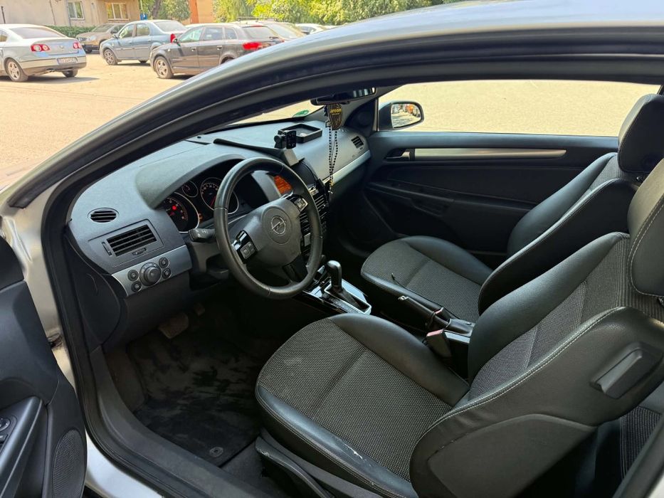 Opel Astra gtc 2010