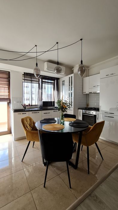 Apartament  central 3 camere de închiriat