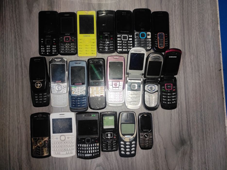 Все 54 телефона, 2 планшета и читалка