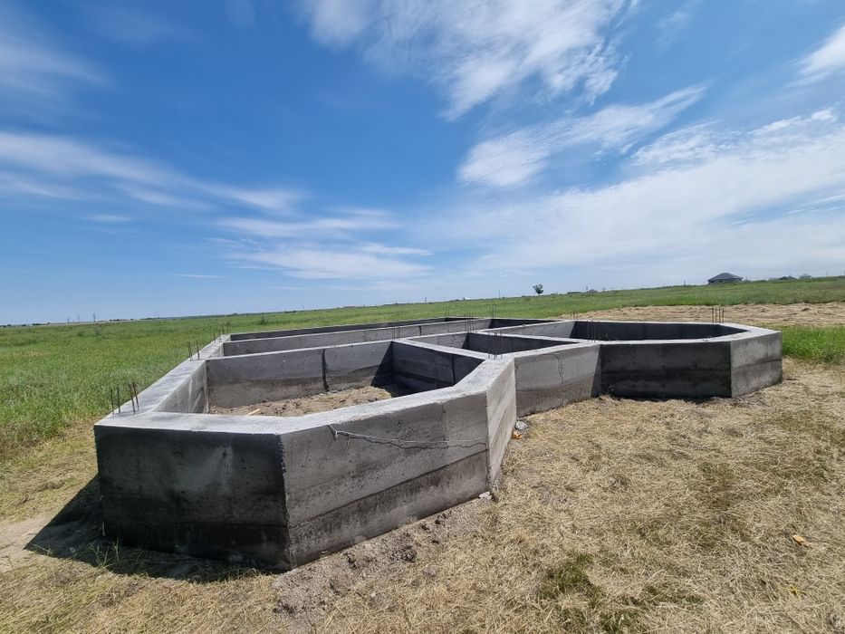 Заливаем фундамент со своей опалубкой..Бетон и опалубка.