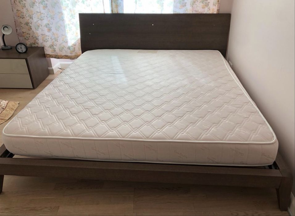 Продается кровать двухспальная