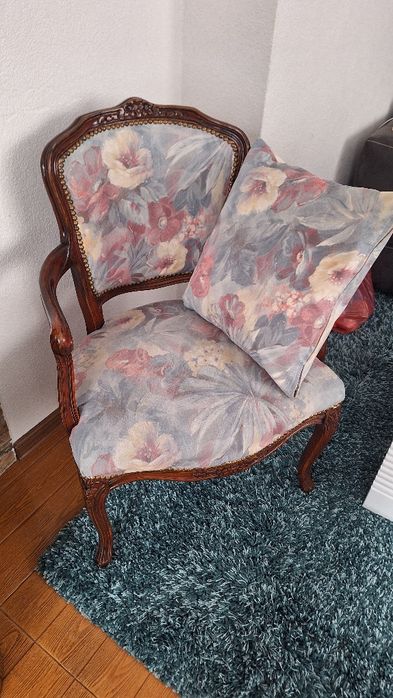 Красиво Кресло в Светла Дамаска