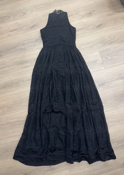 Черна рокля с дантела и сатен