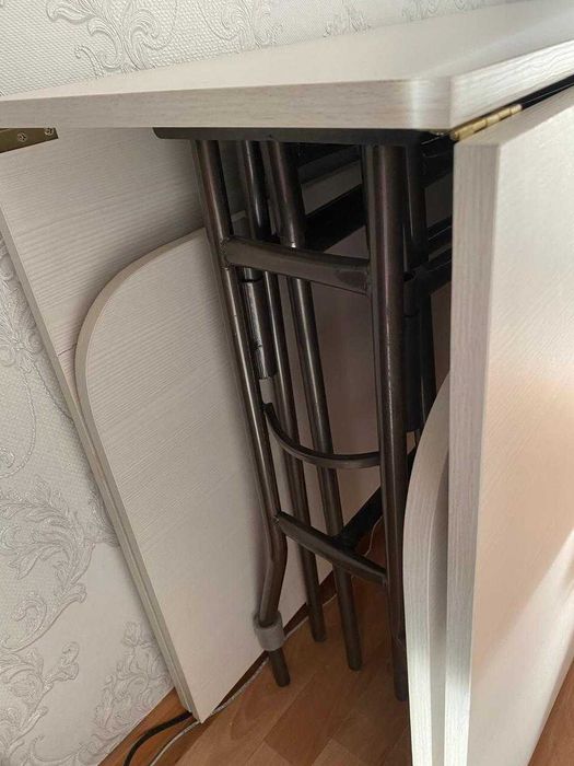 Стол обеденный в отличном состоянии